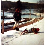 Tant de jeux et autres activités enfantines. Ici le ski avec maman !