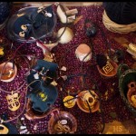 Joyería con motivos precolombinos de Colombia. Material: Estaño con baño de oro