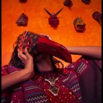 Huipil y Mascaras tradicional de Chichicastenango Guatemala. Mascaras hechas en madera de pino. Collar: Realizado por el pueblo tuareg de Nigeria. Material Plata.