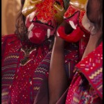 Huipil y Mascaras de Guatemala. Collar: Realizado por el pueblo tuareg de Nigeria. Material Plata.